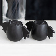 Load image into Gallery viewer, Bat Wing Salt and Pepper Shakers

