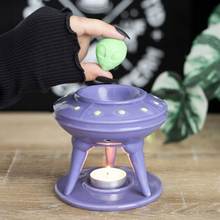 Load image into Gallery viewer, UFO Wax Burner with Lime Alien Wax Melt
